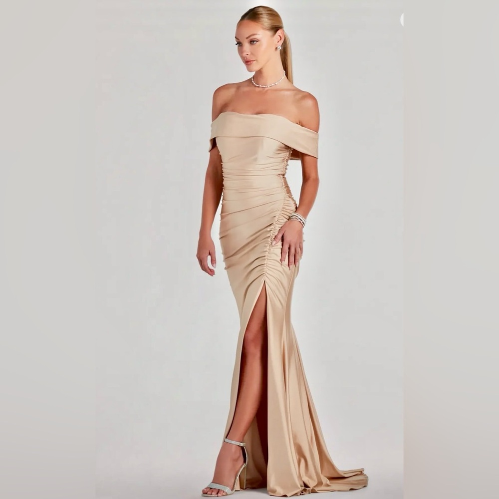 Elegant Off-Shoulder Mermaid Formal Gown XS - New with Tags - Picture 3 of 5